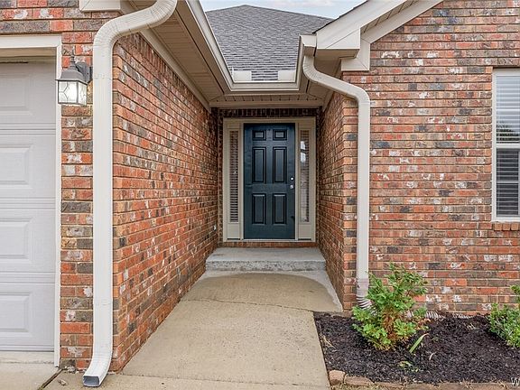 3rd image of 12719 Mill Creek Dr