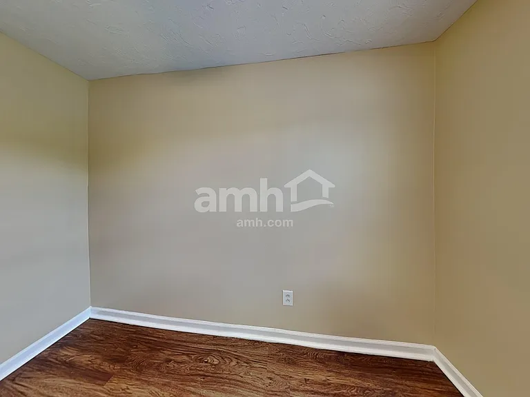 717 Breakers Ln — Photo 13