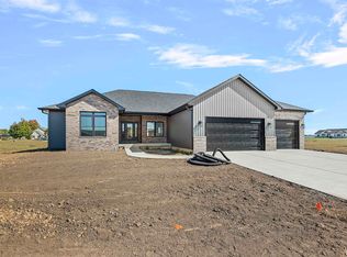 404 Sundown Ln, Chatham, IL 62629