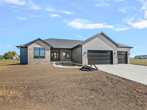 404 Sundown Ln, Chatham, IL 62629