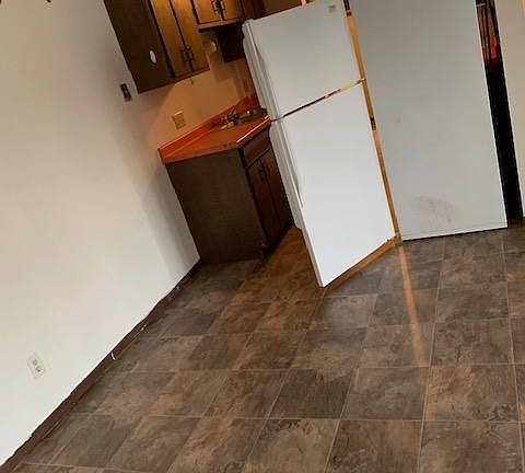 4th image of 941 E Oak St