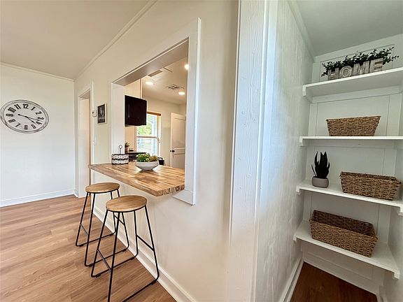 5th image of 307 N Hartman Ave