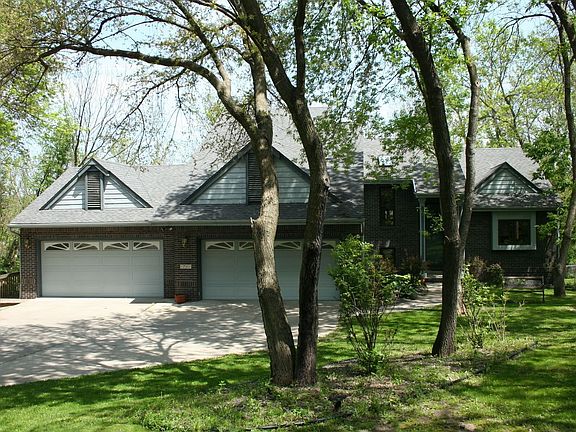 Front yard view - very private