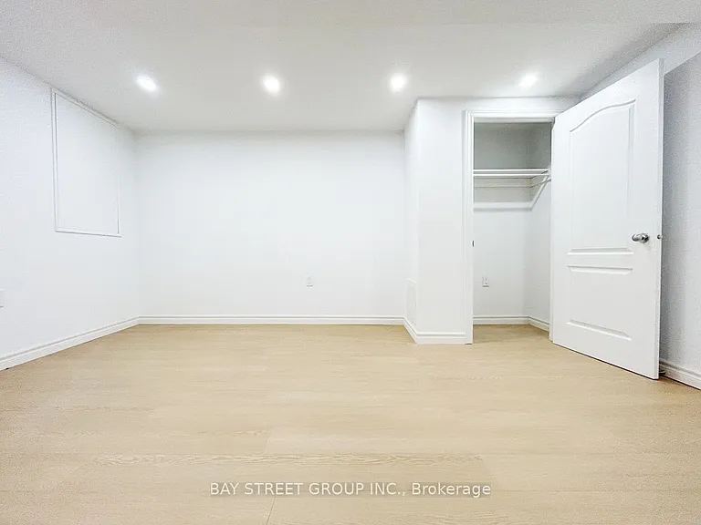 17 Bradbury Cres — Photo 6