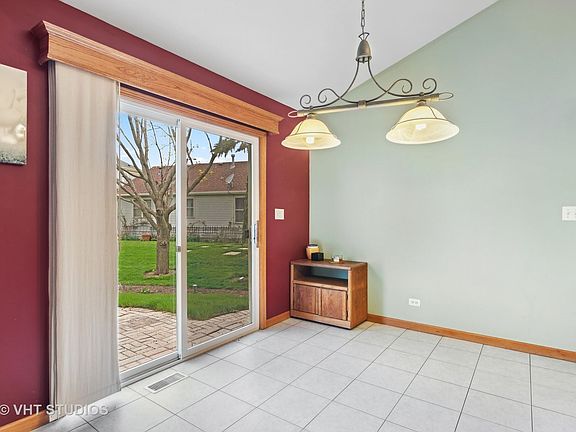 5th image of 1530 Portage Ln