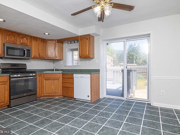 5th image of 1017 Baltimore Ave