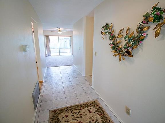 4th image of 2371 Warwick Dr