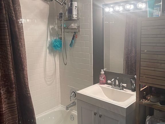 5th image of 502 W Wisconsin St #1
