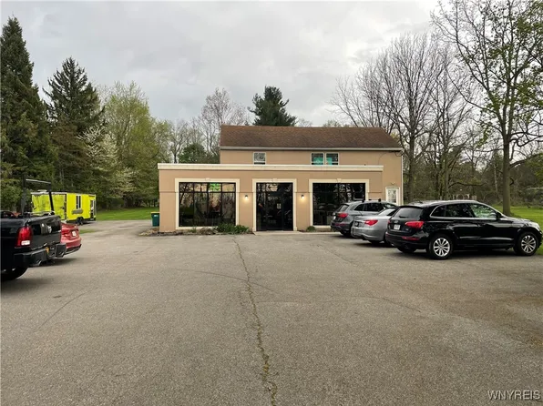 8481 Sheridan Dr, Williamsville, NY 14221