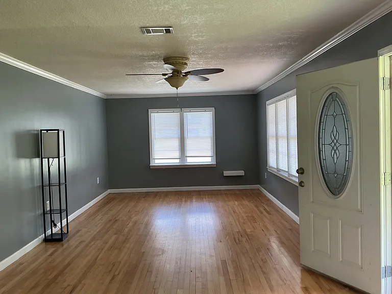 714 N McDonald St — Photo 10
