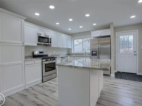 47705 Roland St, Shelby Township, MI 48317