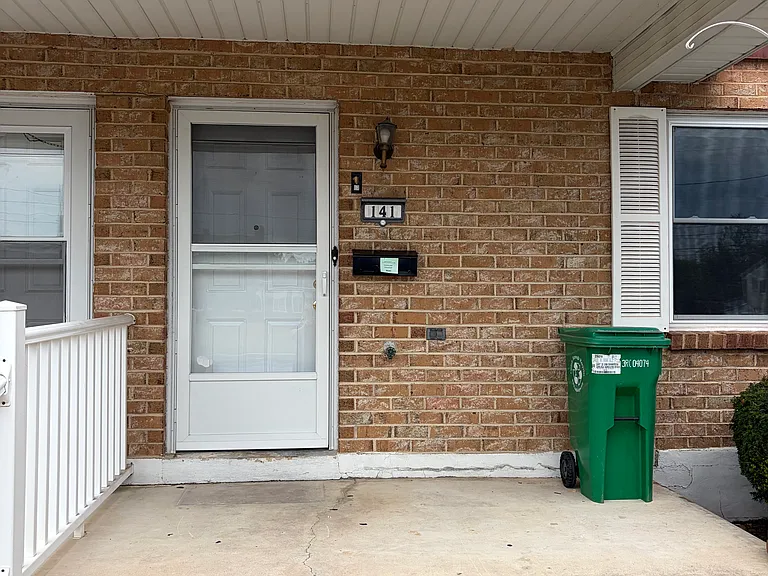 141 E South St — Photo 18