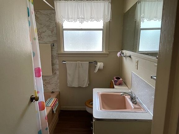 5th image of 1300 W 6th St
