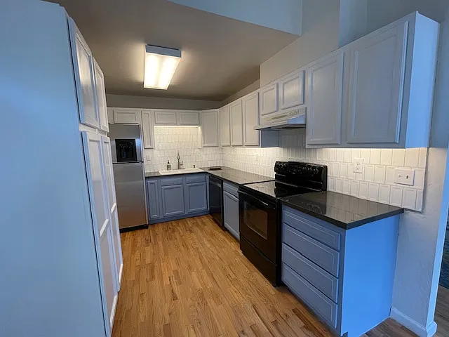 Kitchen under cabinet lighting