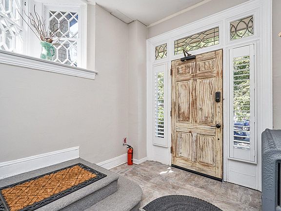 2nd image of 831 Westover Ave APT 2