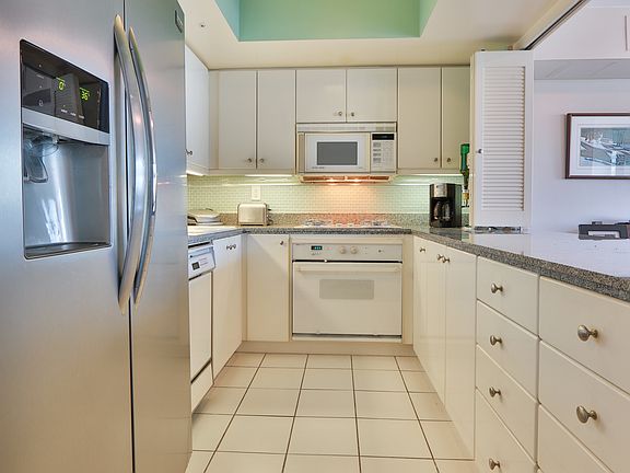 5th image of 500 W Harbor Dr Unit 707