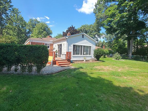 2nd image of 33230 Tall Oaks Ct