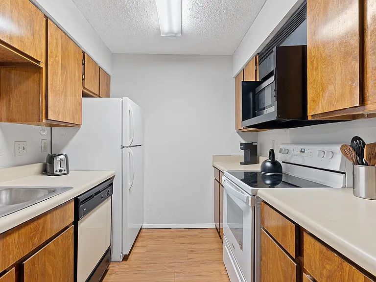 114 E 31st St #115 — Photo 10