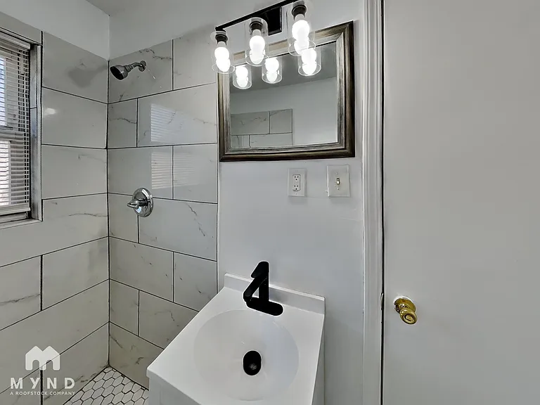 1429 Vesta Ave #B — Photo 10
