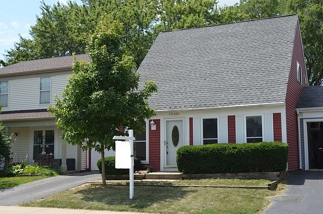 1st image of 3S224 Birchwood Dr