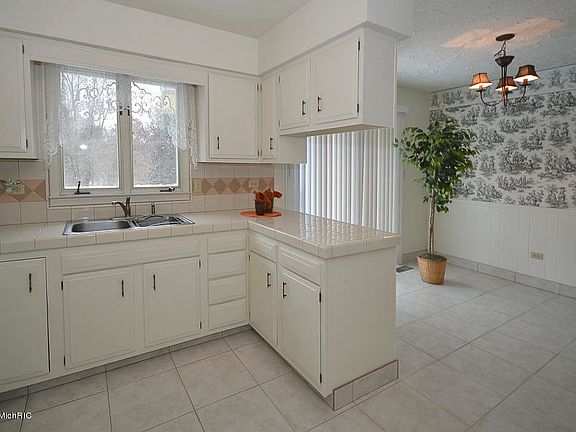 4th image of 64388 32nd St