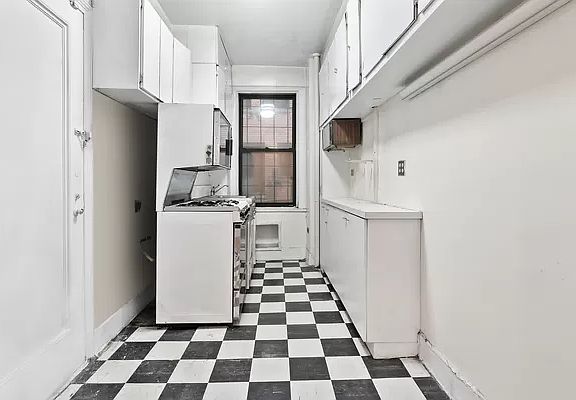 5th image of 545 W End Ave APT 1E