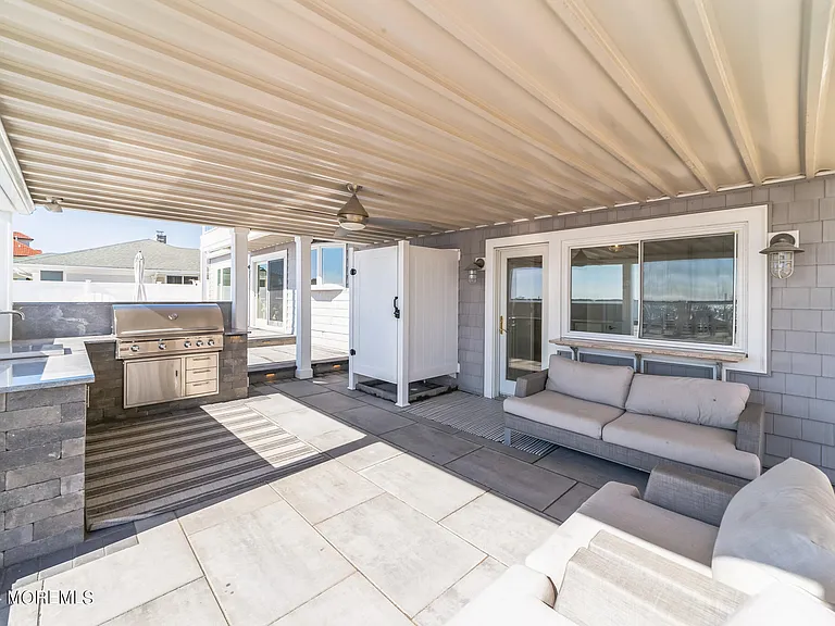 340 Bay Ln — Photo 40