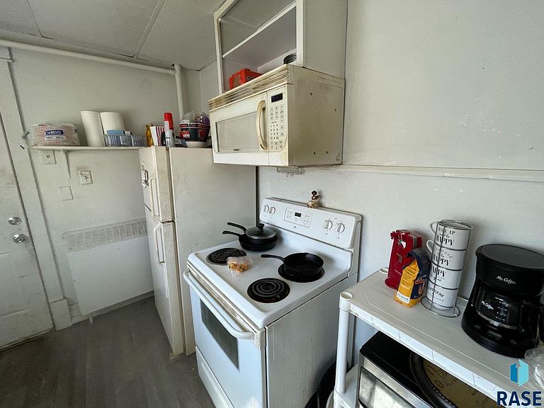 Listing photo 5