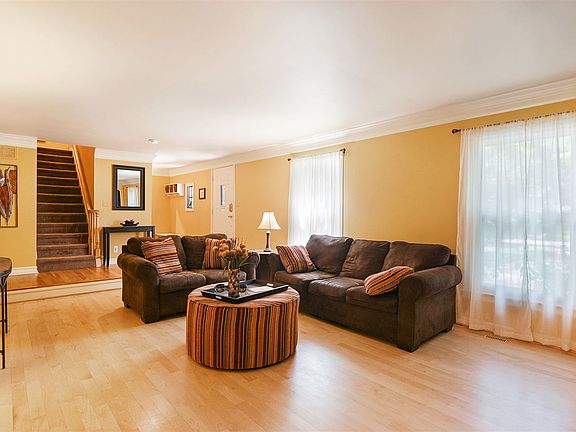 4th image of 1206 Bayberry Ln