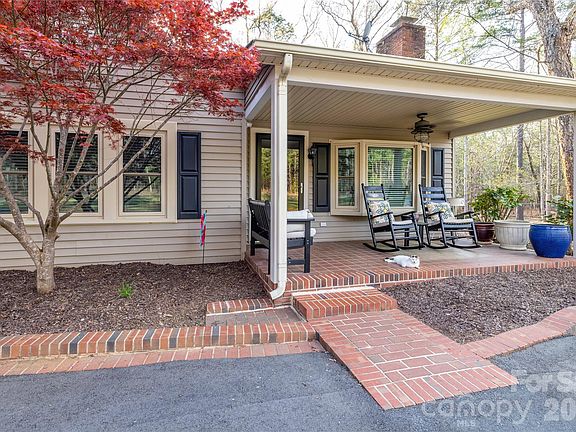 3rd image of 692 Capelsie Rd