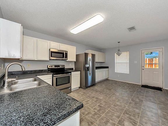 5th image of 5213 Emmeryville Ln