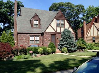 14 Oak Ct, Merrick, NY 11566