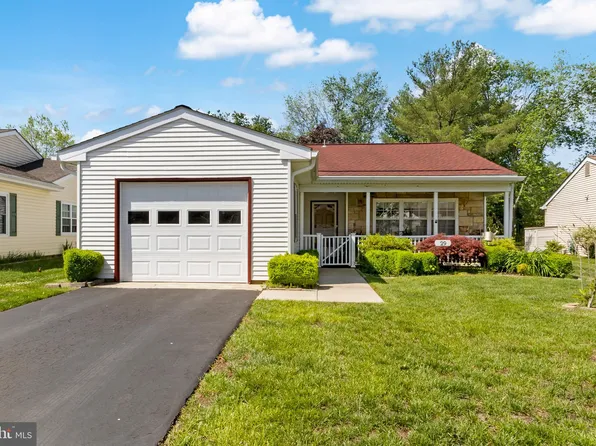 29 Sheffield Pl, Southampton, NJ 08088
