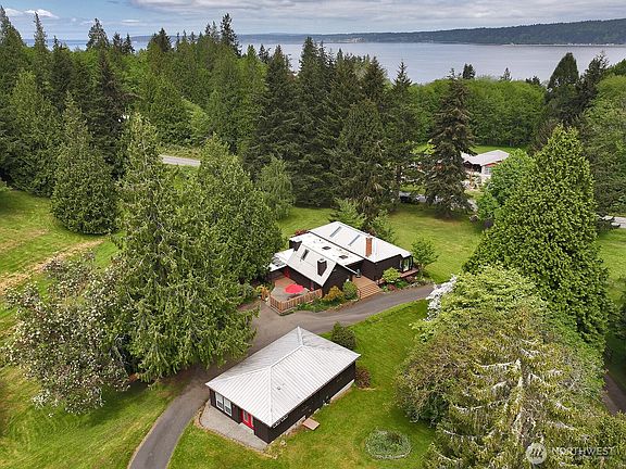 3rd image of 961 Sandy Point Road