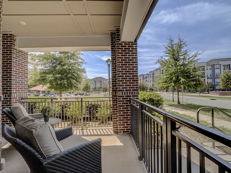 Holly Crest Apartments — Photo 34