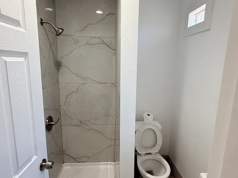 10025 S Gramercy Pl #1/4 — Photo 9