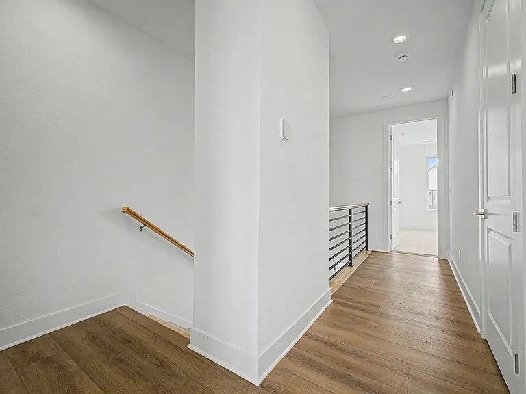 689 Saddle Dr — Photo 25