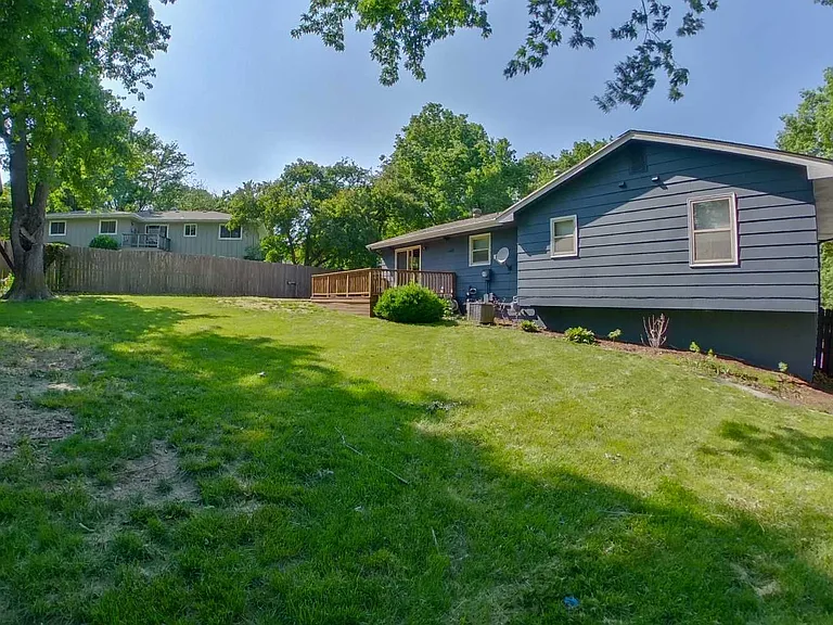 3027 Tamarak Dr — Photo 12