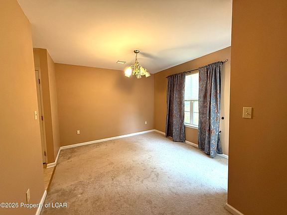 4th image of 110 Fox Hollow Dr