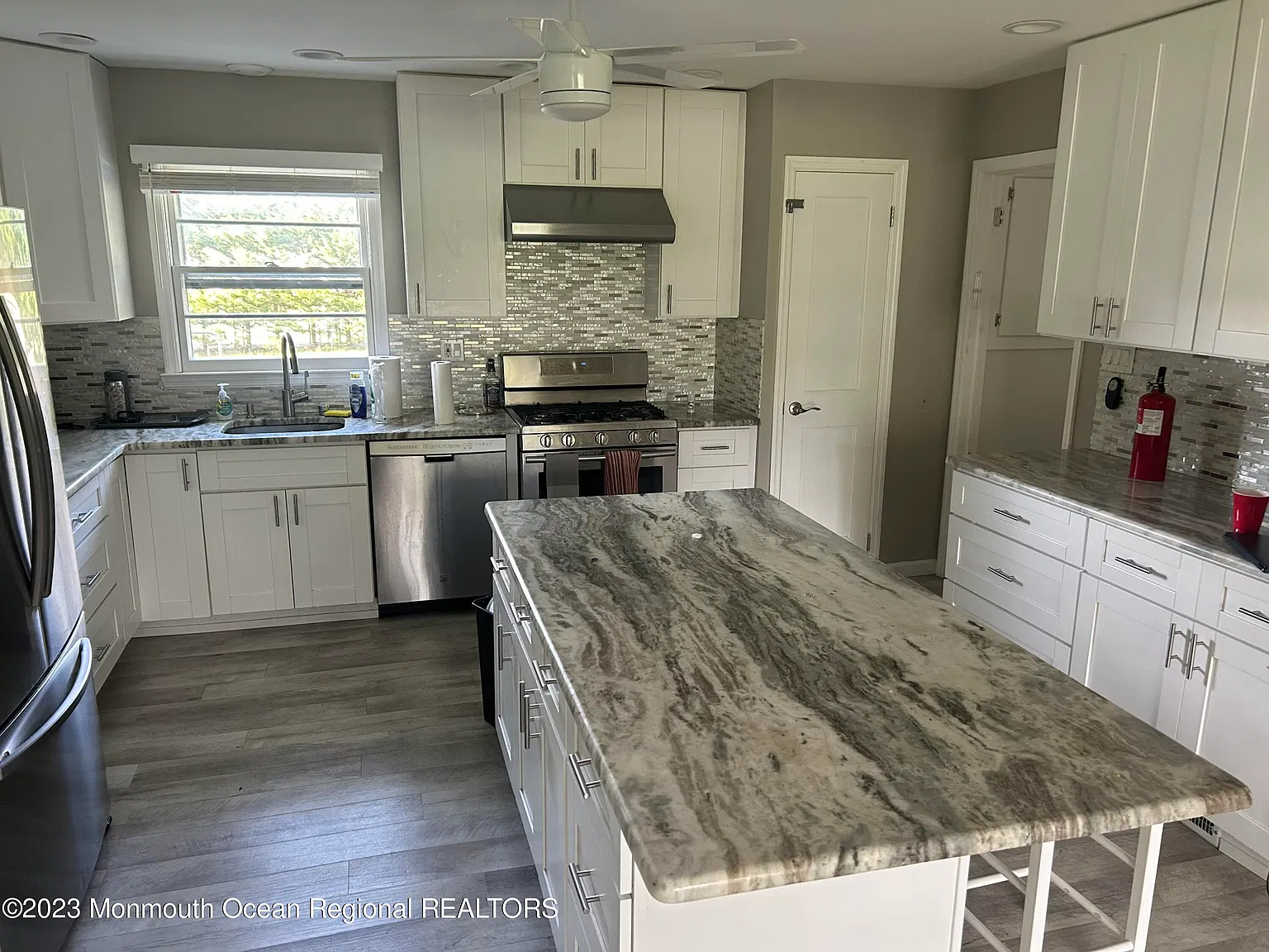 7 bed, 2378 sqft, $5,425 — Photo 2