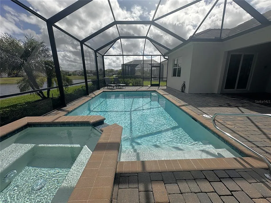 3 bed, 2.0 bath, 2046 sqft, $9,000 — Photo 2