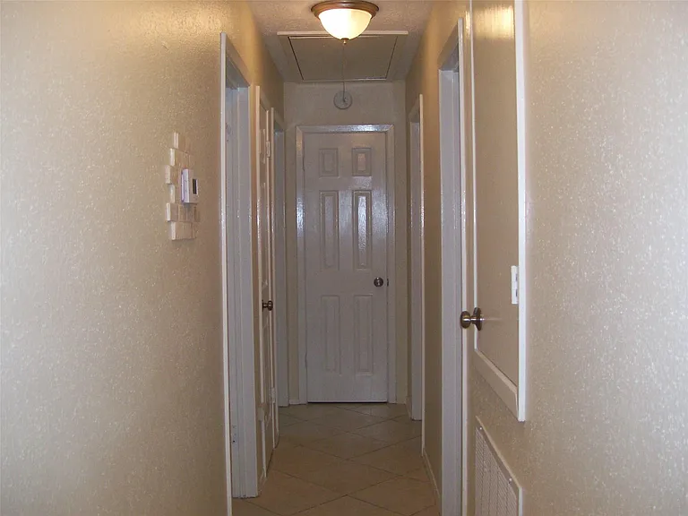 2617 Knoxville Dr — Photo 7