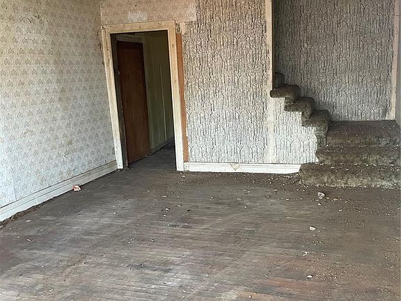 3rd image of 720 Matthews Ave