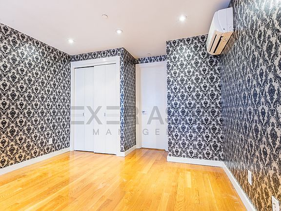 4th image of 215 E 81st St APT 3B