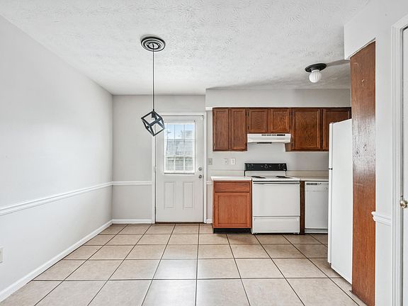 4th image of 2694 Evans Mill Dr