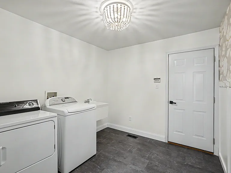8003 Knights Crossing Dr — Photo 22