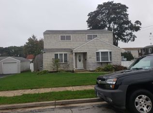 20 Locust Ave, Farmingdale, NY 11735