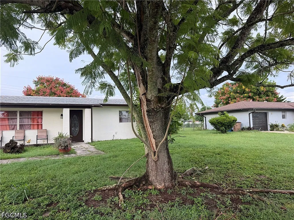 2 bed, 1.0 bath, 1900 sqft, $1,500 — Photo 2