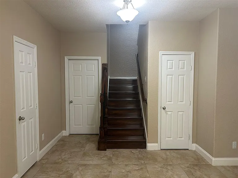8911 Silent Willow Ln — Photo 18