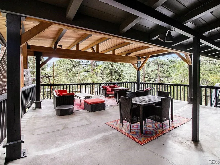 28433 Kinnikinnick Rd #UPPER — Photo 17